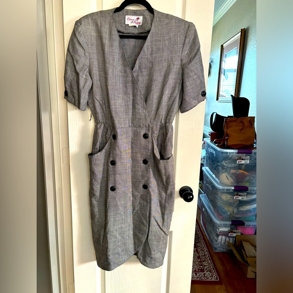Talk about a beautiful vintage dress. Made in the USA by CARON petite in Chicago